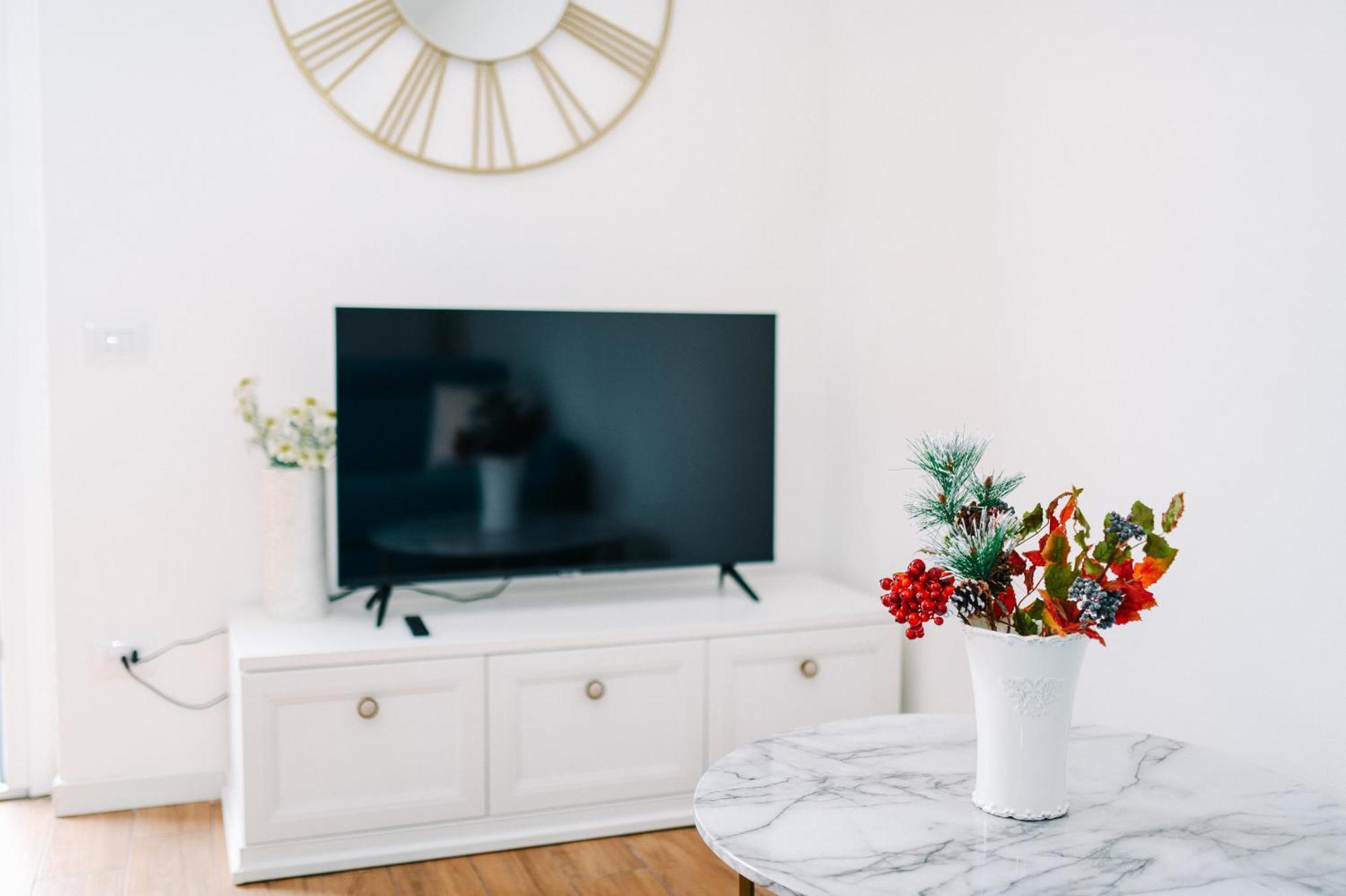 Lora Rose Suite ,Free Parking, Self Check In,2 Комо Екстериор снимка