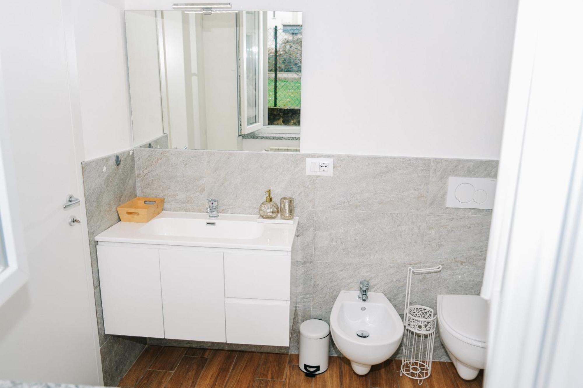 Lora Rose Suite ,Free Parking, Self Check In,2 Комо Екстериор снимка