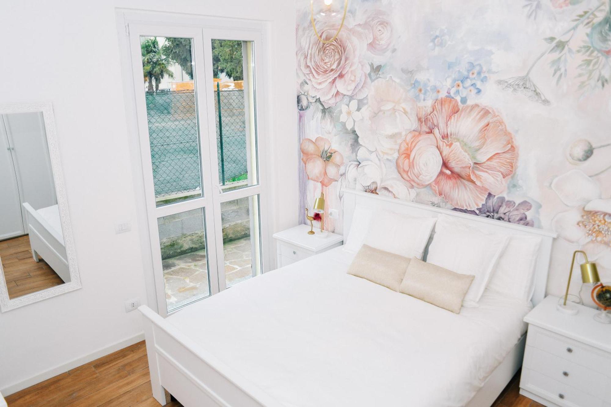 Lora Rose Suite ,Free Parking, Self Check In,2 Комо Екстериор снимка