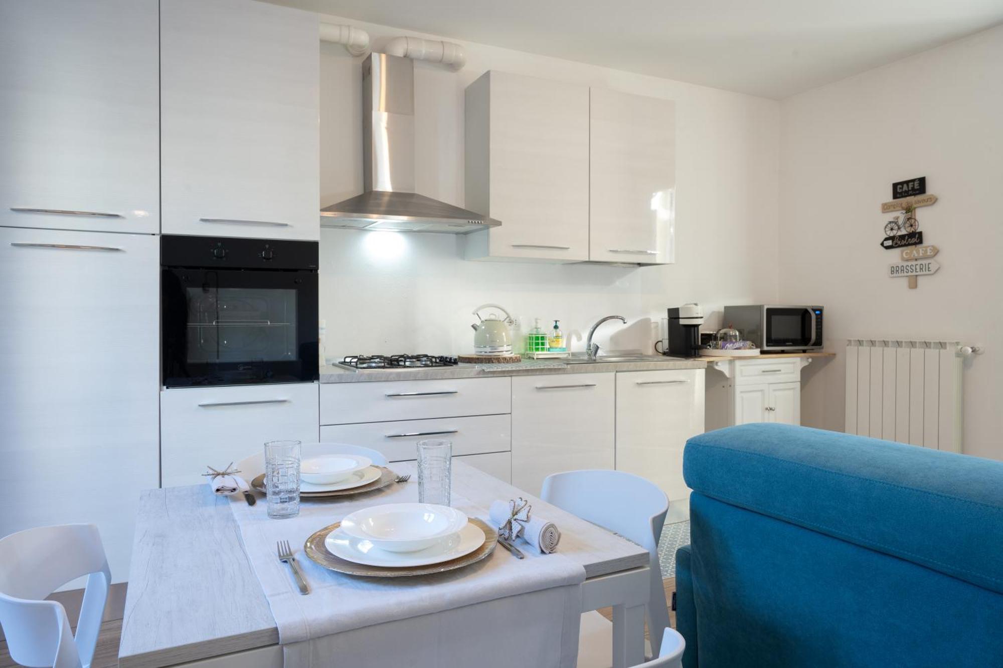 Lora Rose Suite ,Free Parking, Self Check In,2 Комо Екстериор снимка