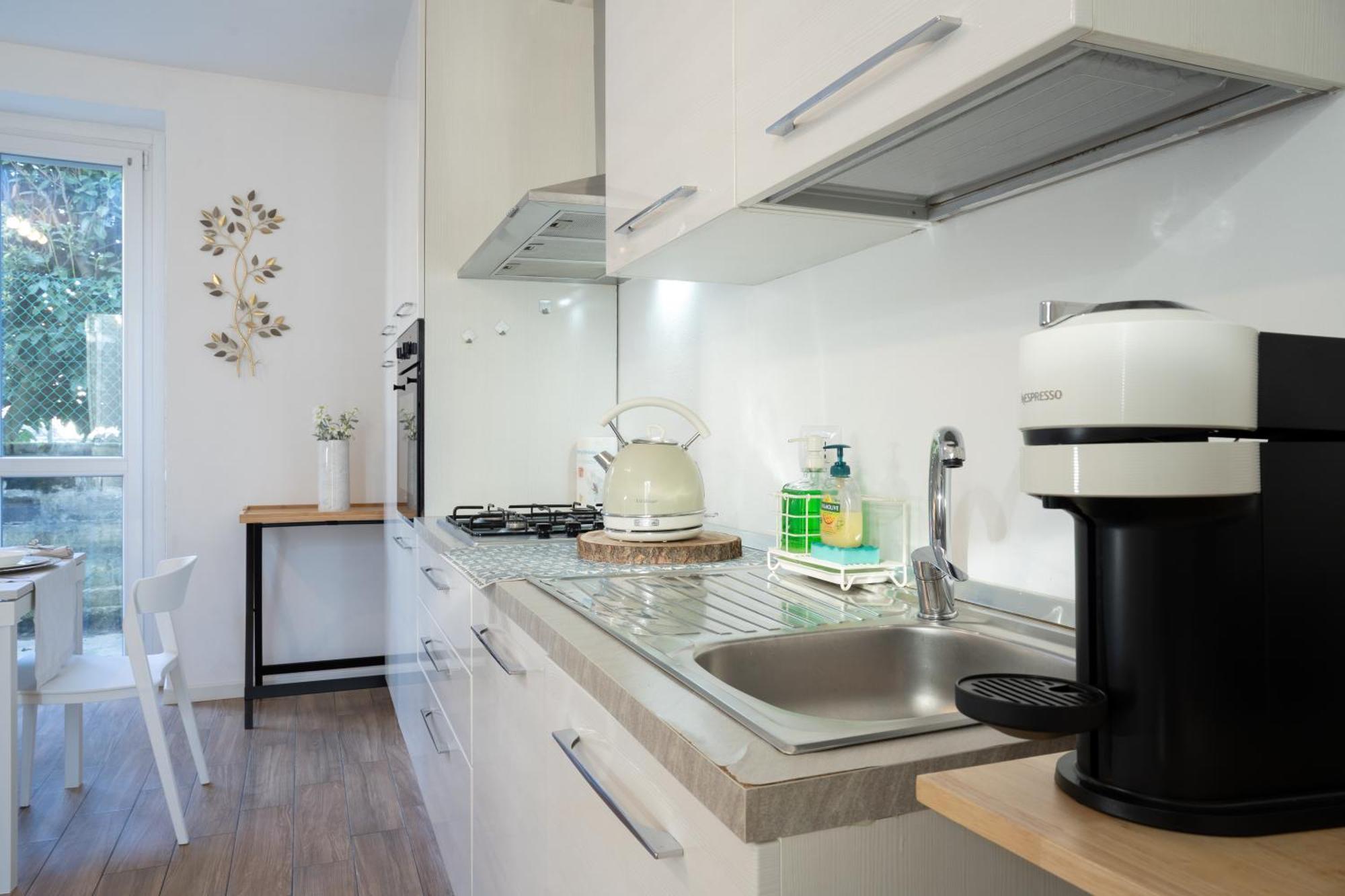 Lora Rose Suite ,Free Parking, Self Check In,2 Комо Екстериор снимка