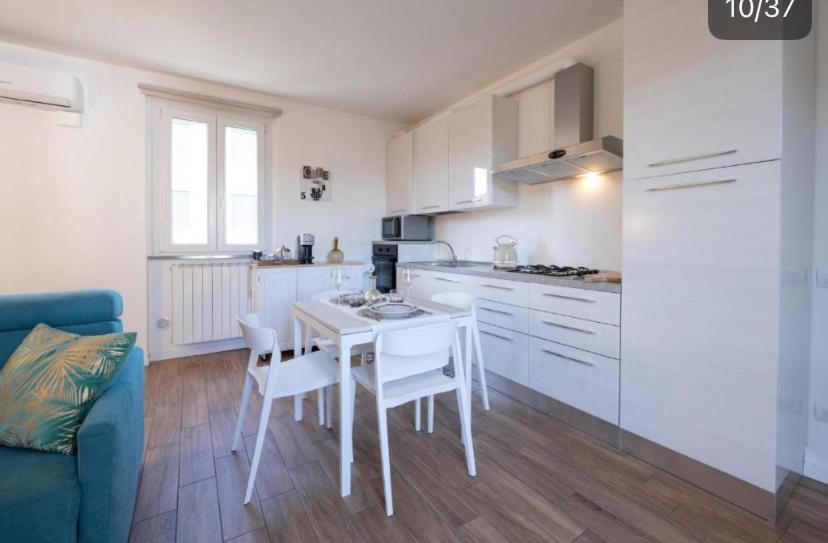 Lora Rose Suite ,Free Parking, Self Check In,2 Комо Екстериор снимка